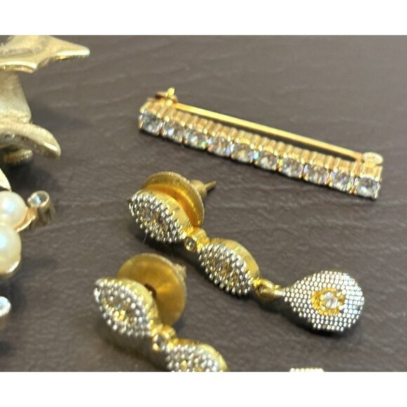 Vintage Jewelry Lot Trifari Rhinestone Faux Pearl Brooch Pin Crystal Earrings - Picture 5 of 12